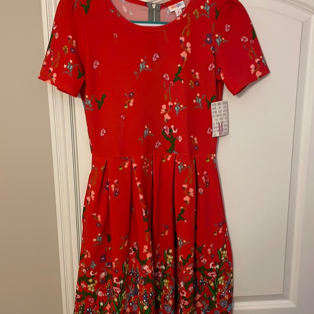 NWT Red Floral Dipped Amelia-M
